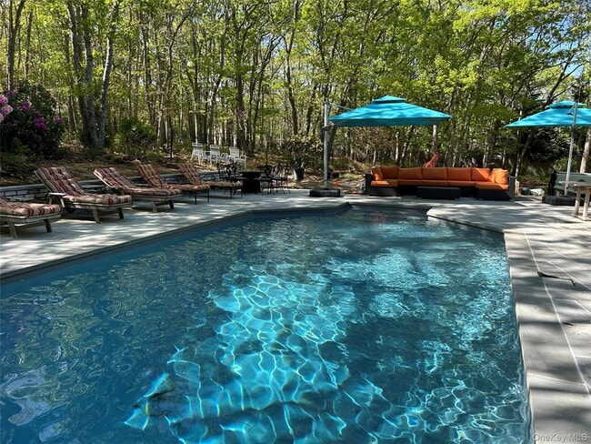 property at 40 Bonac Woods Ln