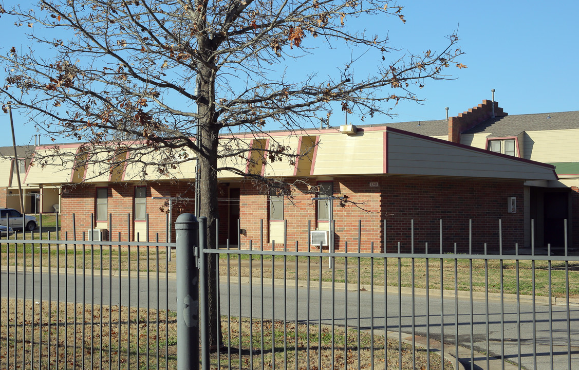 Comanche Park in Tulsa, OK - Building Photo