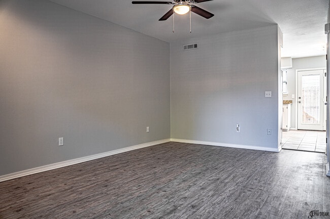 1370 Oakland Ave, Unit Unit #6 in Fayetteville, AR - Foto de edificio - Building Photo