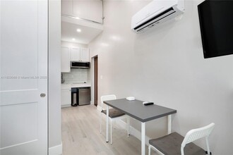 2368 SW 21st St-Unit -Side in Miami, FL - Building Photo - Building Photo