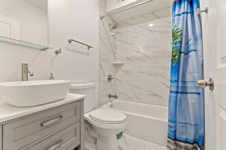 4129 Parrish St, Unit 2 in Philadelphia, PA - Foto de edificio - Building Photo