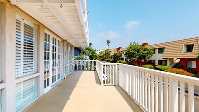 242 Avenida Lobeiro in San Clemente, CA - Foto de edificio - Building Photo
