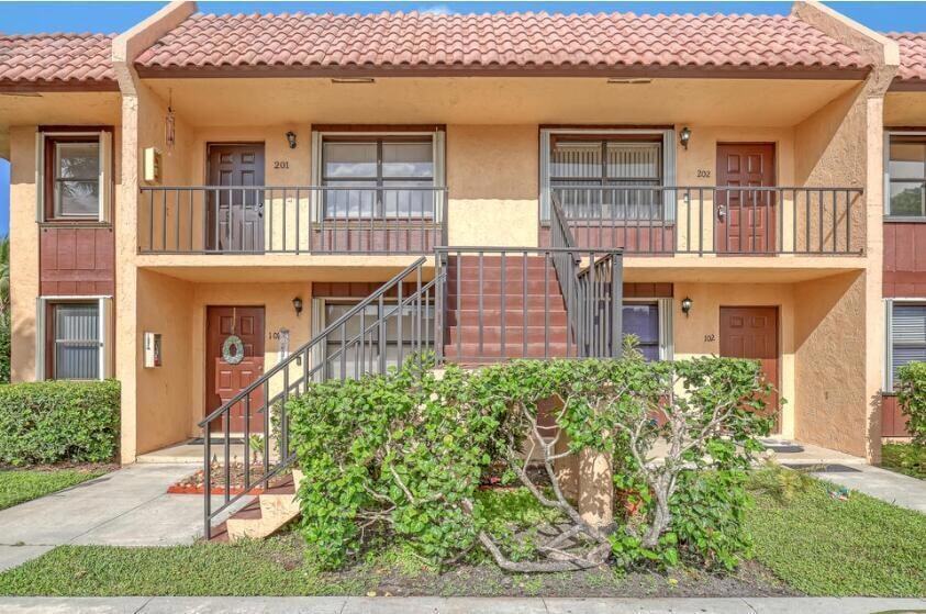 5985 Forest Hill Blvd, Unit 202 in West Palm Beach, FL - Building Photo