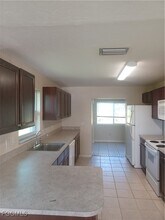 2504 SW 7th Pl in Cape Coral, FL - Building Photo - Building Photo
