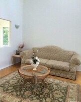 23 Beach Hill Dr, Unit Luxury w/ Beach Access in Northport, NY - Building Photo