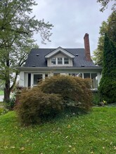 126 S Roslyn Rd in Waterford Township, MI - Building Photo - Building Photo