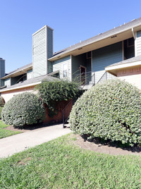 Villa Monterrey Apartments in Fort Worth, TX - Foto de edificio - Building Photo