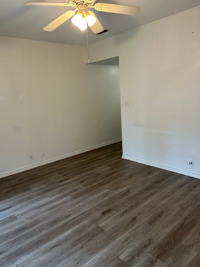 2920 W Parnell St, Unit 102 in Denison, TX - Building Photo - Building Photo