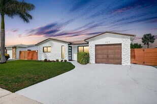 407 SE 5th St in Dania Beach, FL - Building Photo