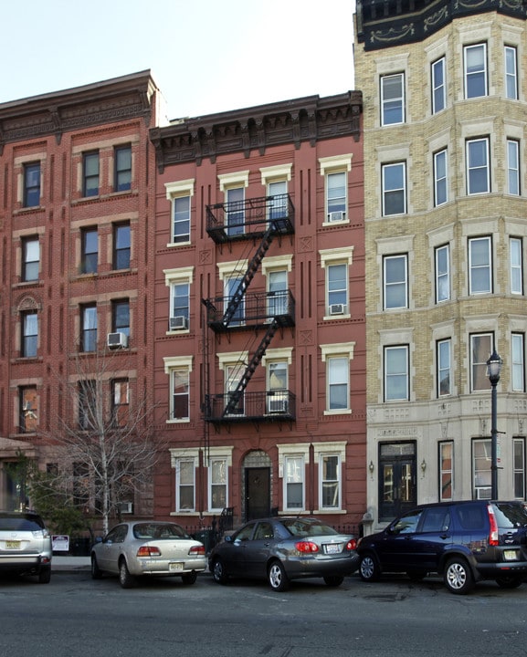 817 Washington St in Hoboken, NJ - Foto de edificio