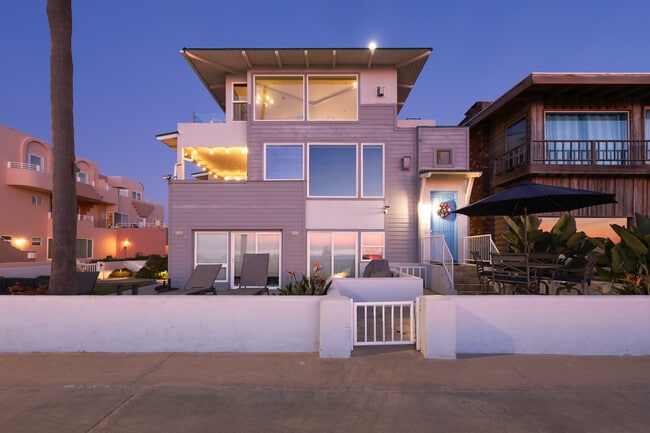 2949 Ocean Front Walk in San Diego, CA - Building Photo - Building Photo