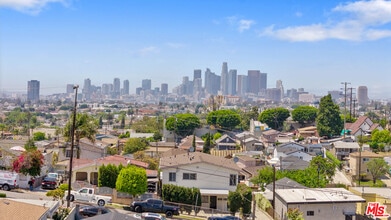 945 N Ditman Ave in Los Angeles, CA - Foto de edificio - Building Photo
