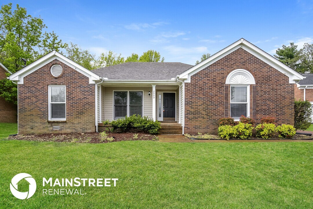 2009 Hidden Cove Rd in Mount Juliet, TN - Foto de edificio