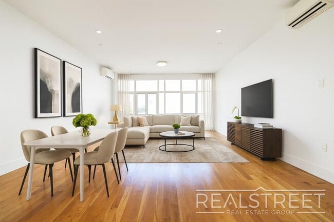 LUXURY 2 Bed LOFT in Queens!