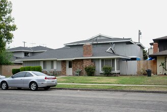 12121 Laguna St in Garden Grove, CA - Foto de edificio - Building Photo