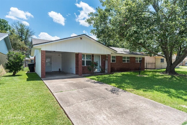 1202 Wisteria St in Bossier City, LA - Building Photo - Building Photo