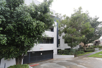 3711 Glendon Ave in Los Angeles, CA - Foto de edificio - Building Photo