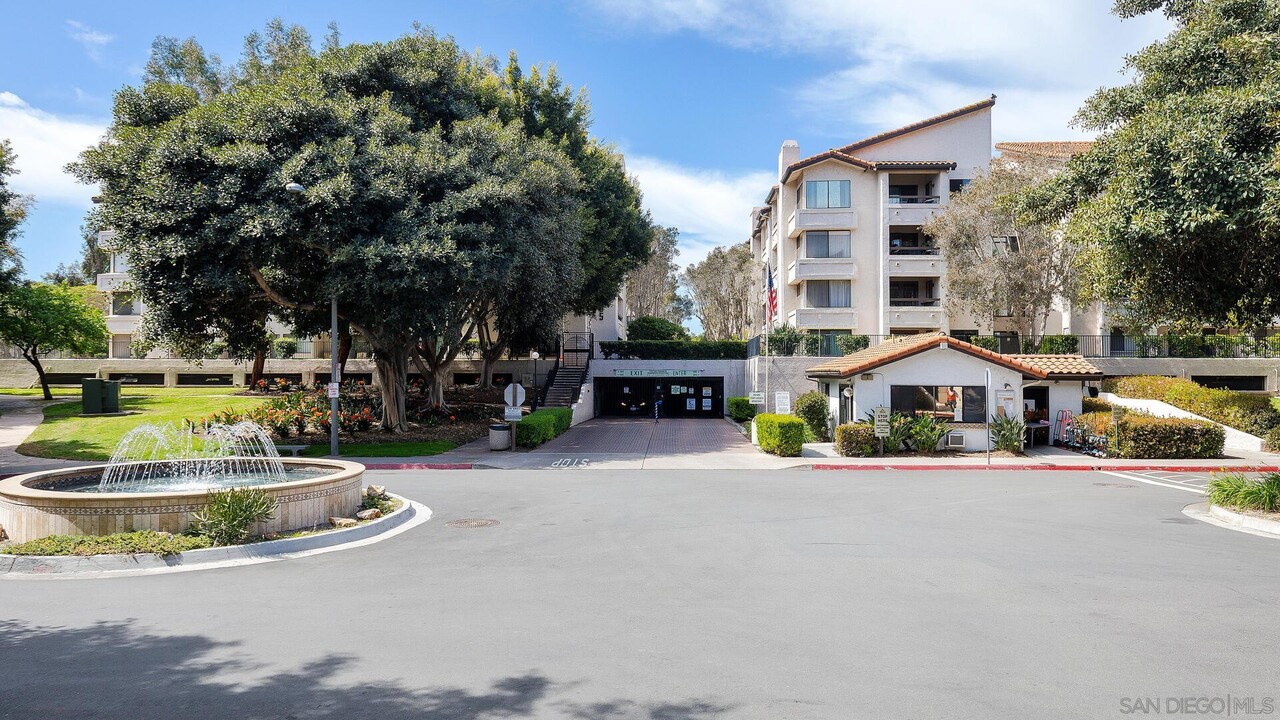 5765 Friars Rd in San Diego, CA - Building Photo
