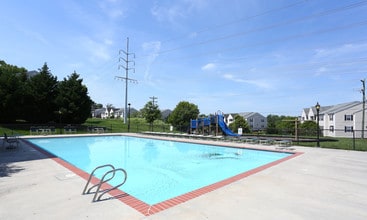 Overlook at Brook Run I & II in Richmond, VA - Building Photo - Building Photo