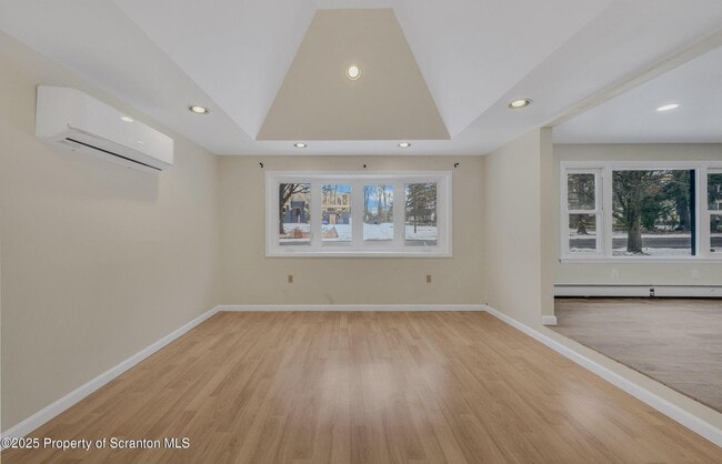 224 S Abington Rd in Clarks Green, PA - Building Photo - Building Photo