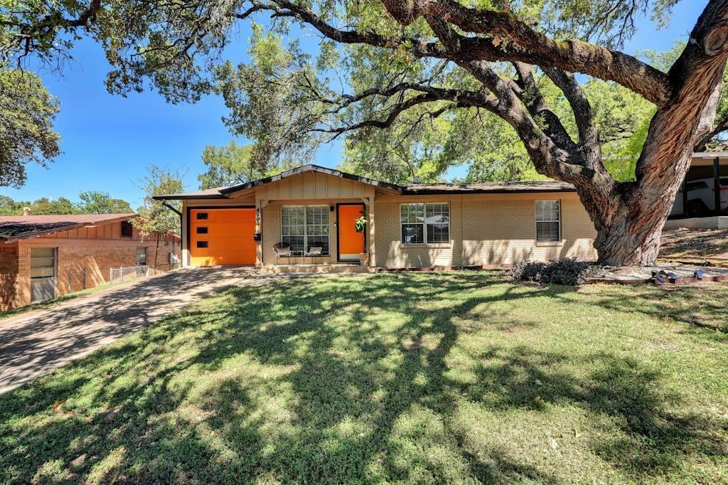 4904 Enchanted Ln in Austin, TX - Building Photo