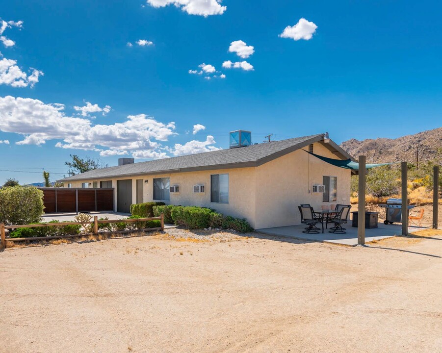 7466 Olympic Rd in Joshua Tree, CA - Building Photo