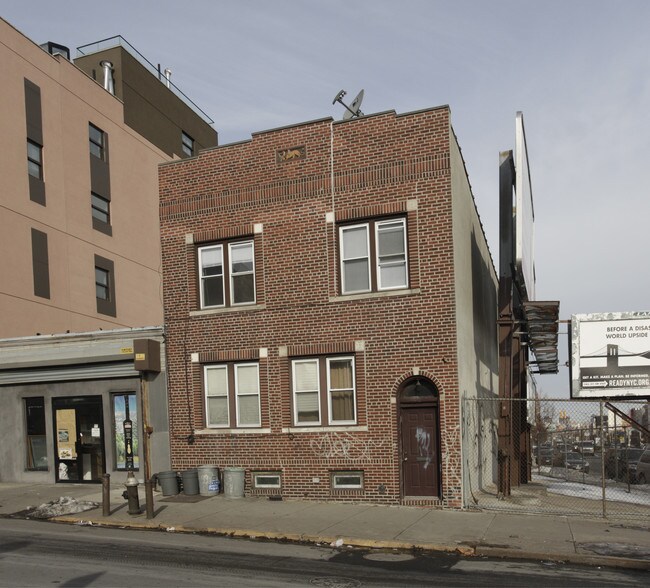 193 Greenpoint Ave in Brooklyn, NY - Foto de edificio - Building Photo