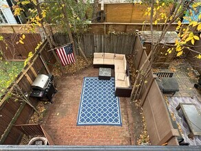 208 9th St NE in Washington, DC - Foto de edificio - Building Photo