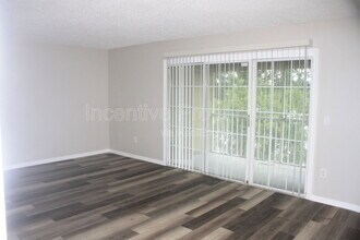 4176 Versailles Dr in Orlando, FL - Building Photo - Building Photo