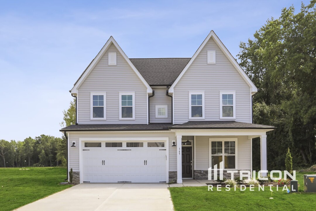 165 Lynnridge Dr in Angier, NC - Building Photo