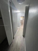 6877 NW 30th St in Sunrise, FL - Foto de edificio - Building Photo