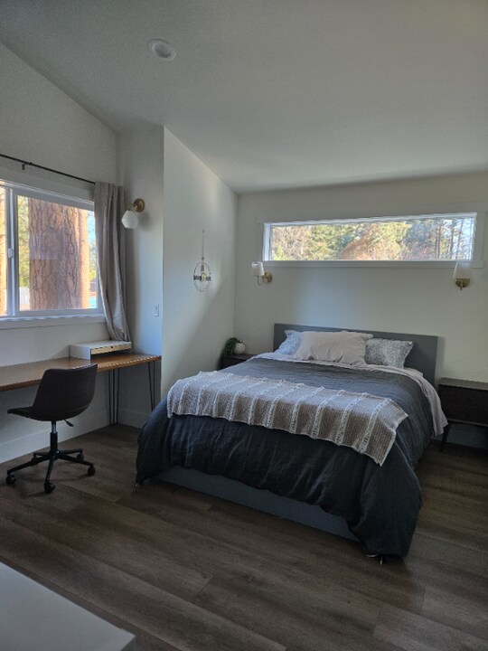 20512 Whitstone Cir in Bend, OR - Foto de edificio