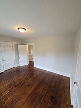 2032 Elm Ave, Unit 2 in Cincinnati, OH - Foto de edificio - Building Photo