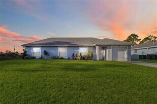 6771 Topeka Ln in North Port, FL - Building Photo