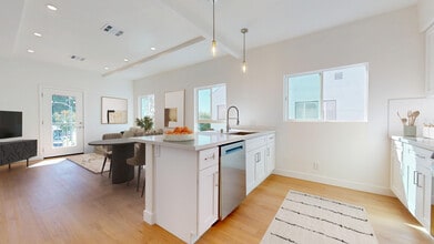 5133 W 21st St, Unit 5133.5 in Los Angeles, CA - Building Photo - Building Photo