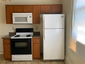 933 Highland Ave, Unit 2nd floor unit in Greensburg, PA - Building Photo - Building Photo