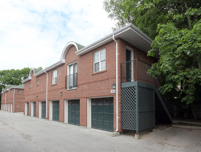 1357-1363 Bayview Ave in Toronto, ON - Building Photo - Building Photo