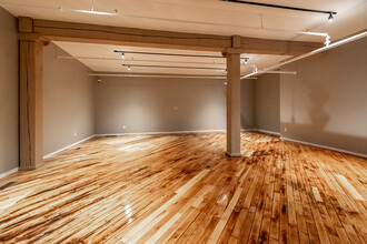 Churchill Lofts in Burlington, IA - Building Photo - Interior Photo