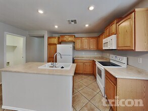 43371 W Elizabeth Ave in Maricopa, AZ - Foto de edificio - Building Photo