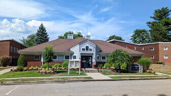 Davis Commons in Brockton, MA - Building Photo