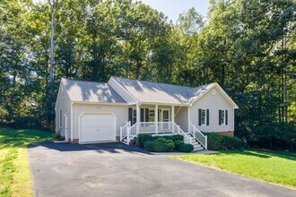 8811 S Boones Trail Rd in Richmond, VA - Building Photo - Building Photo