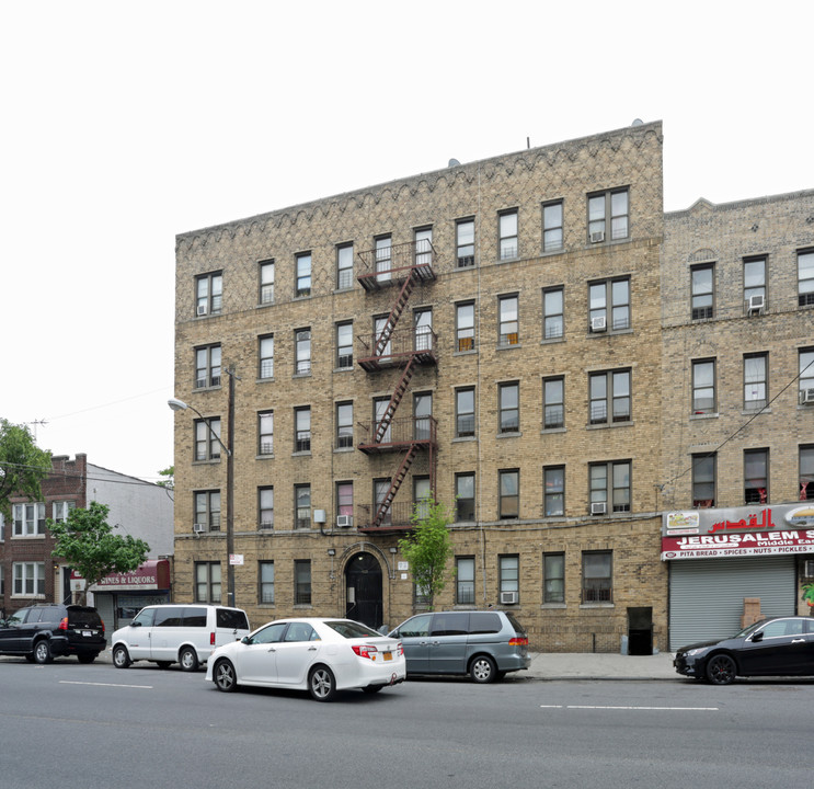 1823 White Plains Rd in Bronx, NY - Building Photo