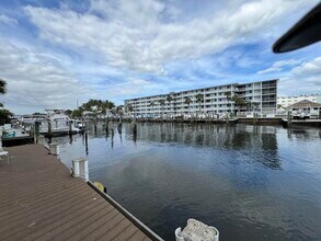 131 Shore Ct in North Palm Beach, FL - Building Photo - Building Photo