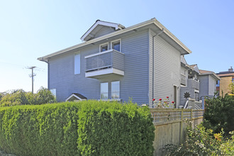 15289-15299 Roper Ave in Vancouver, BC - Building Photo - Building Photo