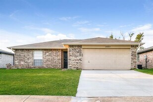 1601 Chapman Dr in Mesquite, TX - Building Photo