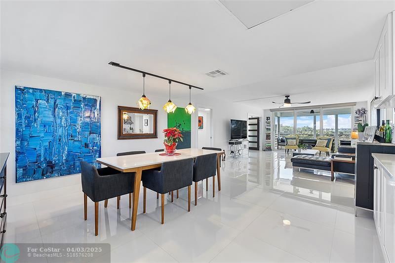565 Oaks Ln in Pompano Beach, FL - Building Photo