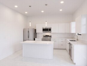 4333 NW 34th St in Cape Coral, FL - Building Photo - Building Photo