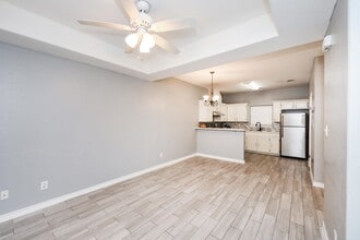 205 W San Carlos St in Laredo, TX - Building Photo - Building Photo
