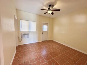 2035 Edgewater Dr in Clearwater, FL - Building Photo - Building Photo