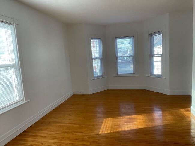 37 Almont St, Unit #2 in Boston, MA - Building Photo - Building Photo